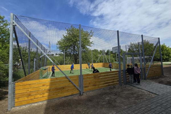 Dokončení a předání nového sportoviště za pavilonem školy